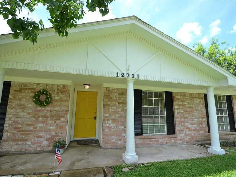 12711 Westleigh Dr — Photo 3