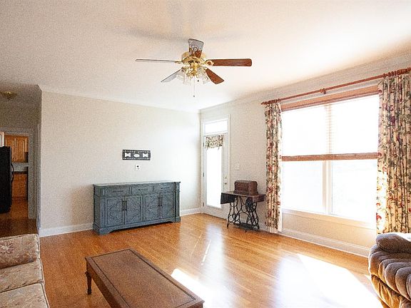 5th image of 126 Buena Vista Dr