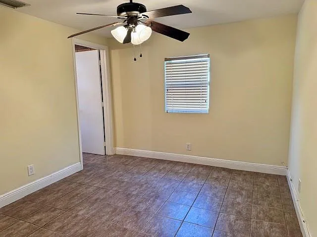 2624 NE 8th Ct — Photo 15
