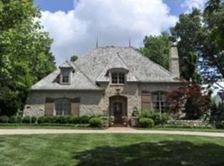 6715 Cherokee Ln, Mission Hills, KS 66208