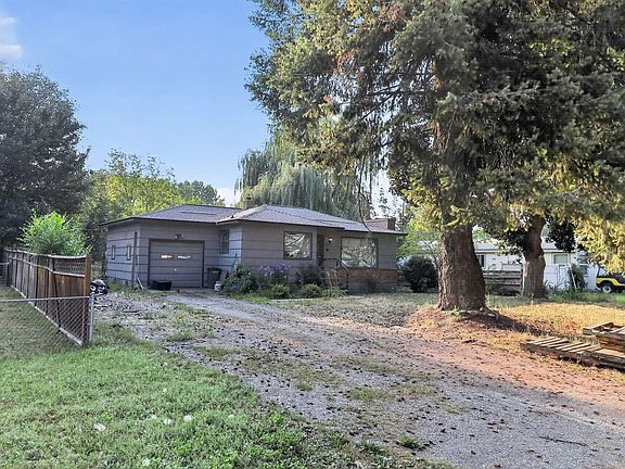 5th image of 760 Kalmia St