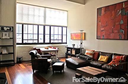 Living Room
						:
						High ceilings and large windows that let in plenty of natural light