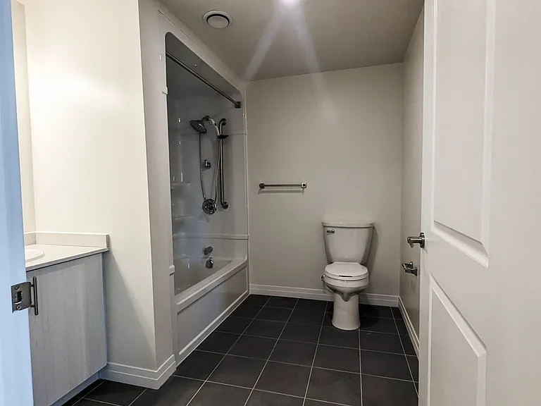 387 King St E #408 — Photo 12
