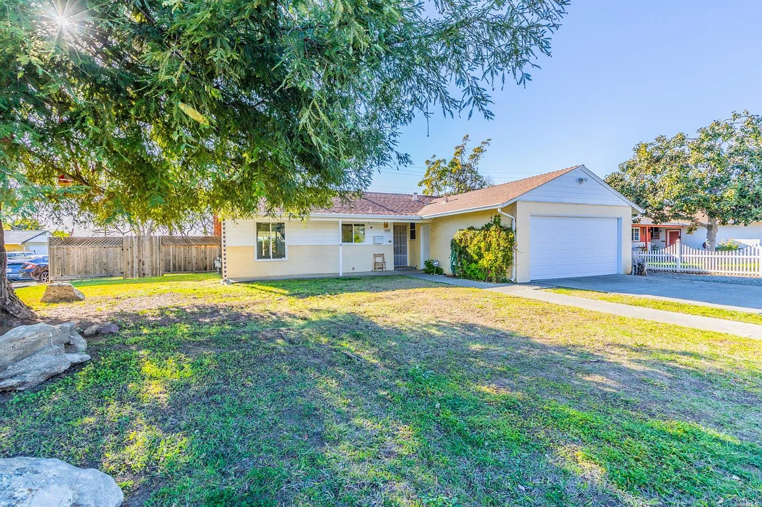 915 Rollingwood Dr photo 1