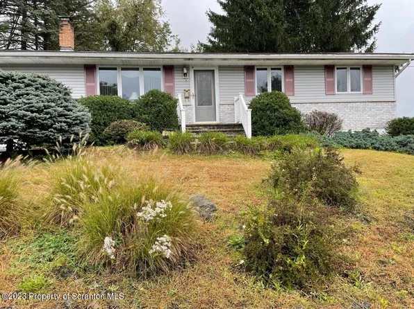 920 Fairview St, Peckville, PA 18452