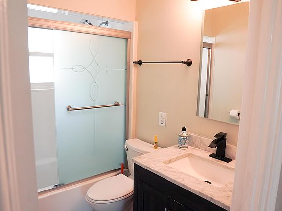 5th image of 1322 Desiax Ave