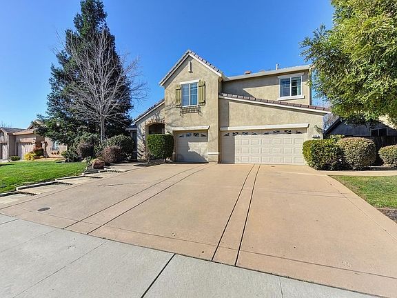 3rd image of 686 Groveland Ln