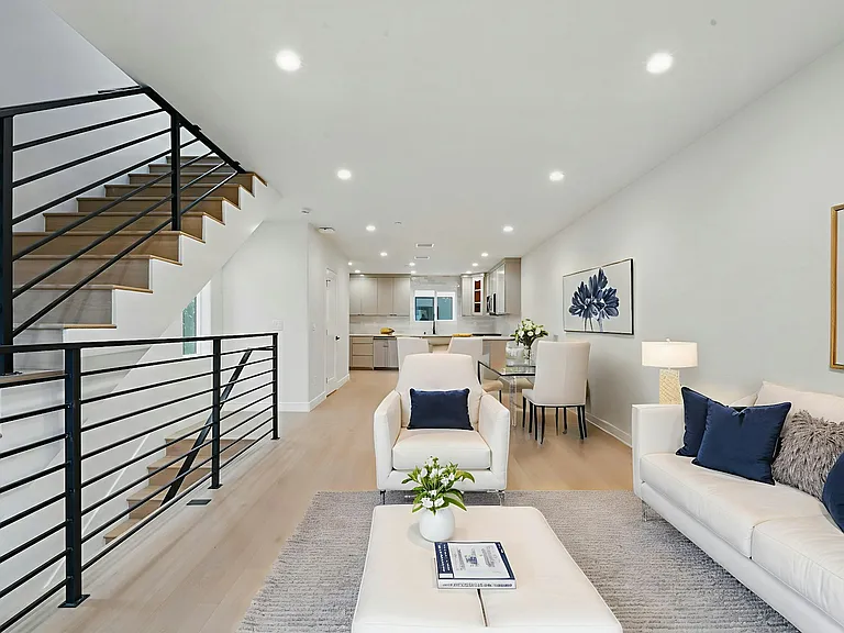 8234 Blackburn Ave #1/2 — Photo 34