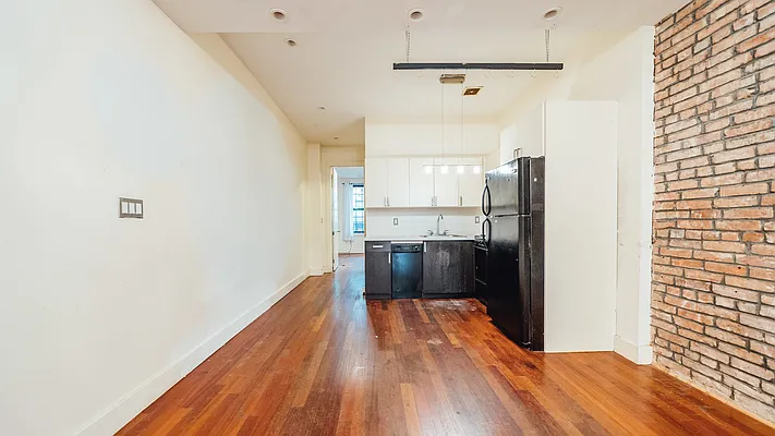 Rented by Nooklyn NYC LLC | media 19