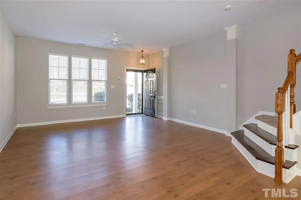 2 bed, 2.5 bath, 1386 sqft, $1,600 — Photo 4