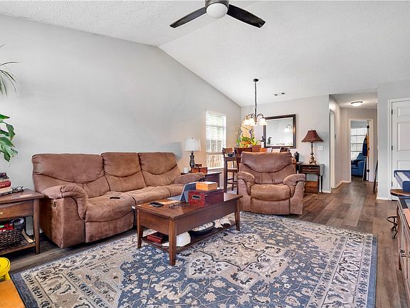 4th image of 3032 W Essex Dr