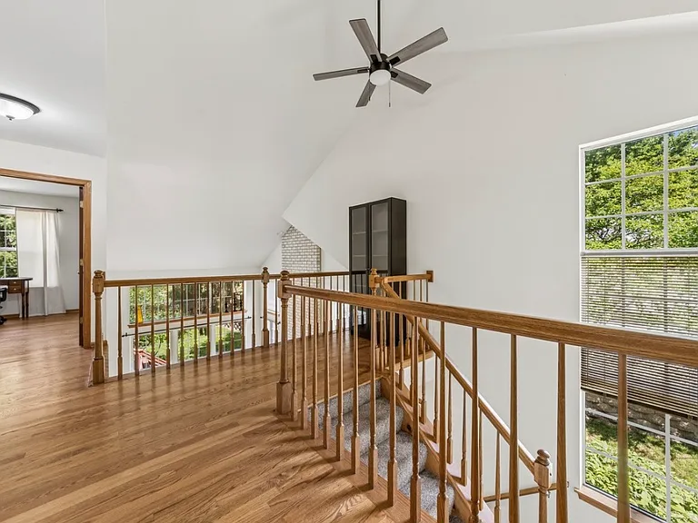 2216 Seaver Ln — Photo 6