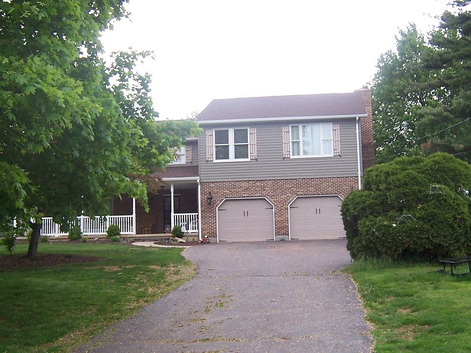 2nd image of 1390 Orchard Ln