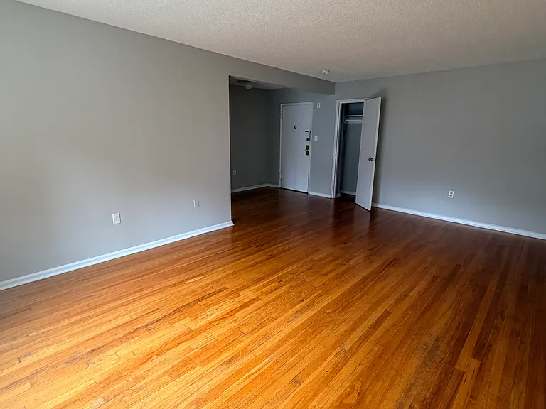 572 Whitney Ave #1E — Photo 6