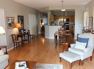 10 Rocking Horse Ln, Grayslake, IL 60030