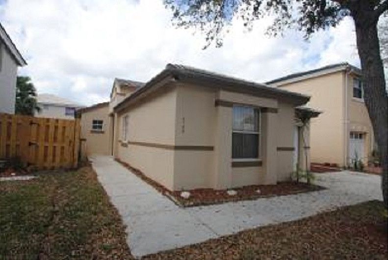 2nd image of 3109 Palm Pl
