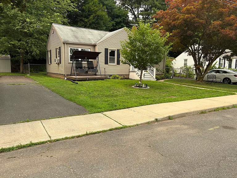 157 Sycamore St #1 — Photo 3