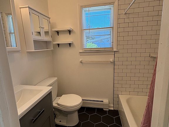4th image of 219 Goldenrod Ave Unit 2