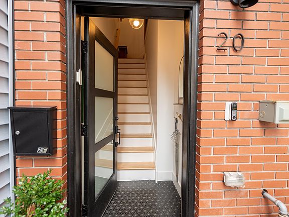 3rd image of 20 Westervelt Pl #2F