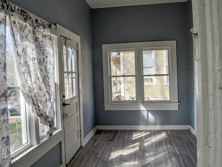 2416 Highland Ave — Photo 5