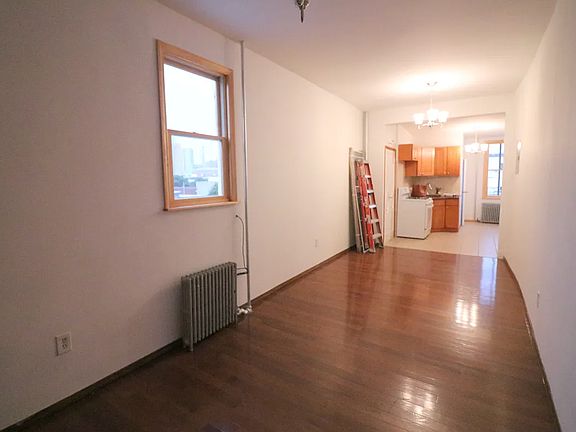 5th image of 378 McGuinness Blvd APT 3L