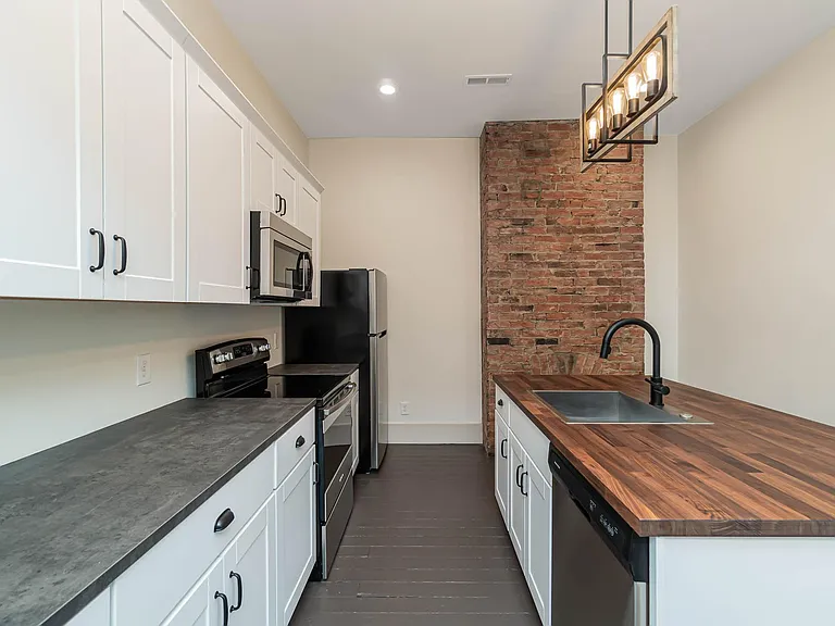 1563 Holman Ave — Photo 3