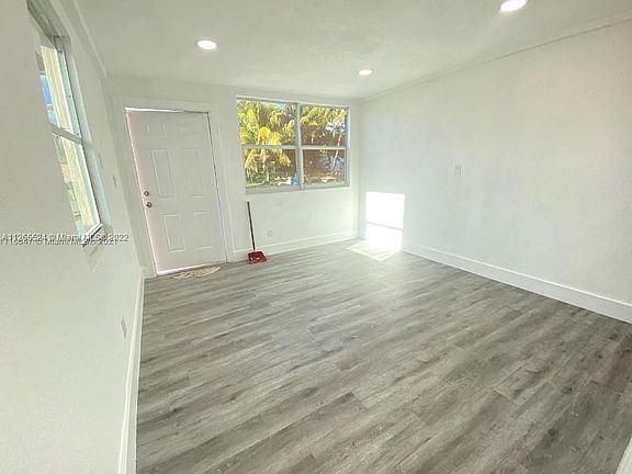 3rd image of 1524 NW 15th St