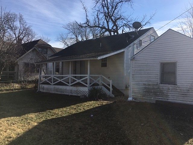 2nd image of 848 E 11th St
