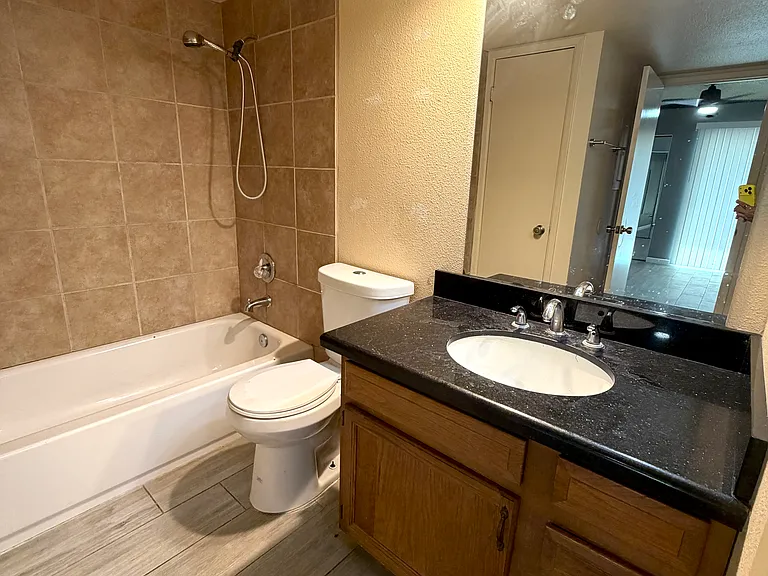 850 S River Dr #1082 — Photo 4