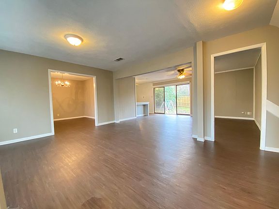 4th image of 218 Hollywood Dr