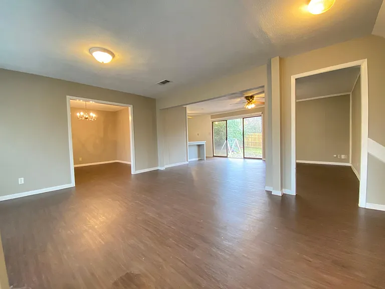 218 Hollywood Dr — Photo 4