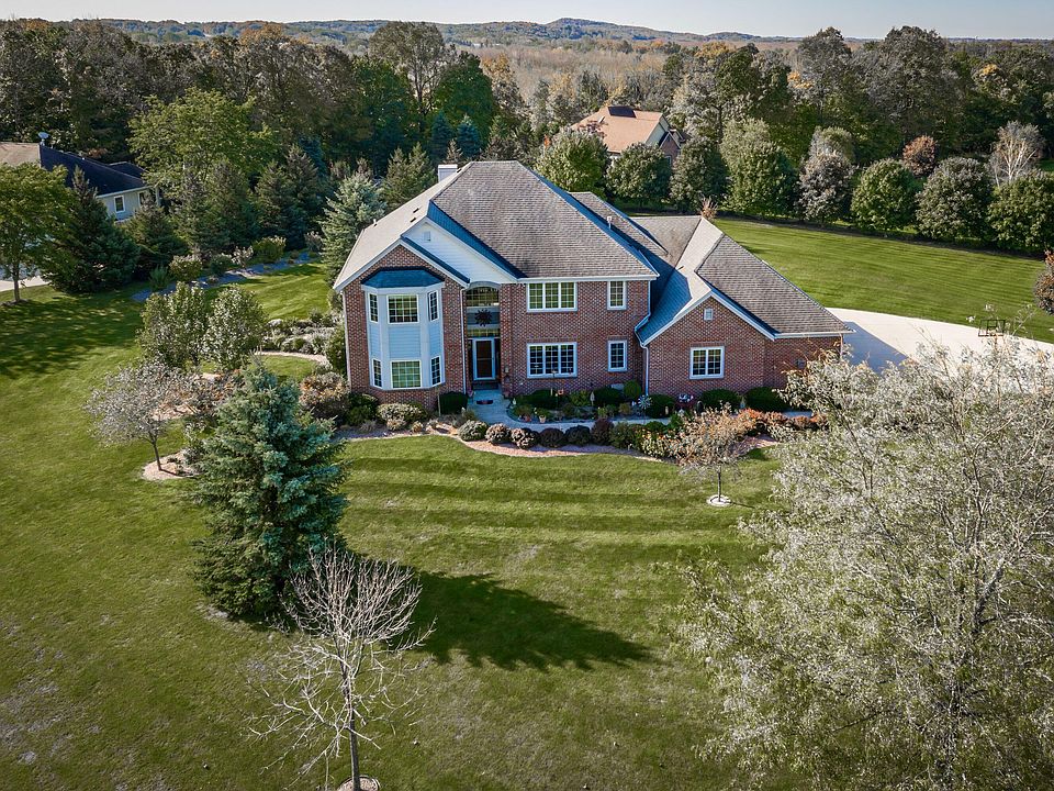 2nd image of 301 Royal Oak Ct