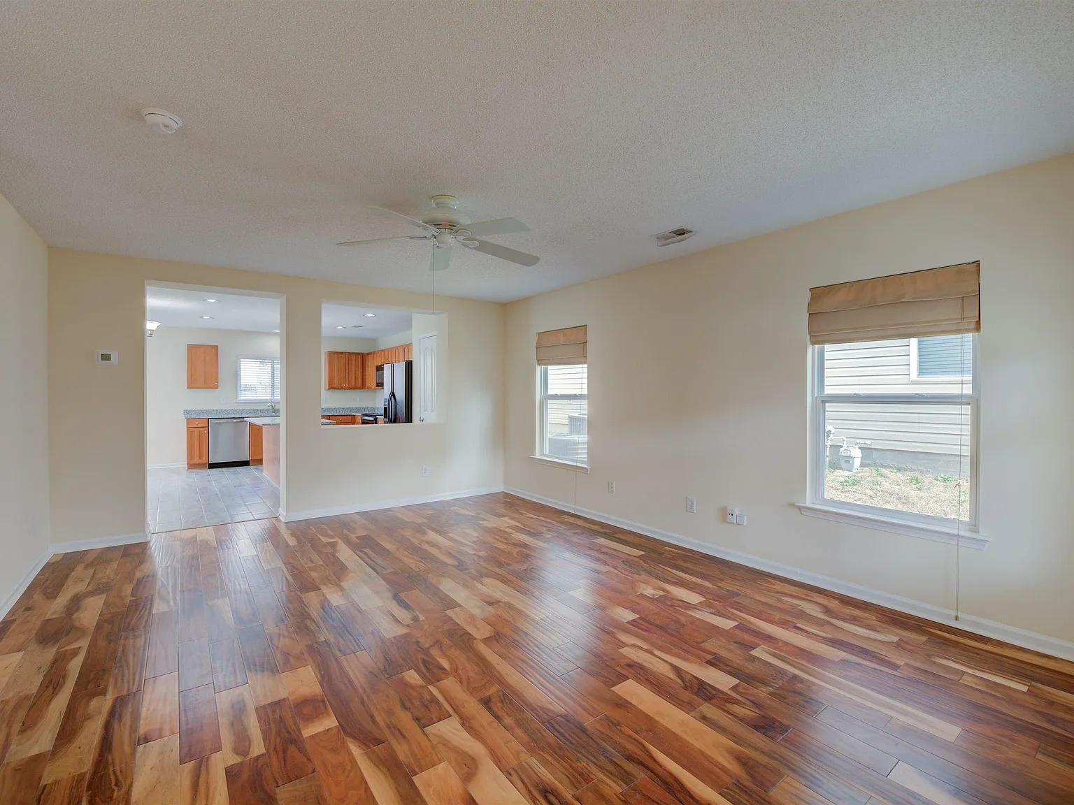 3 bed, 1613 sqft, $1,900 — Photo 3