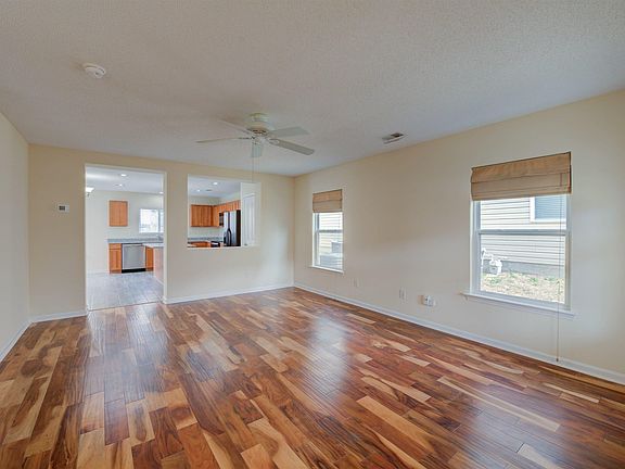 3rd image of 104 Pepper Grass Dr