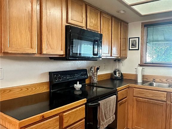 5th image of 2104 Valley Dr