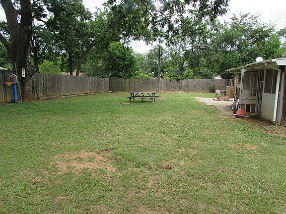 3rd image of 105 Sequoia Dr