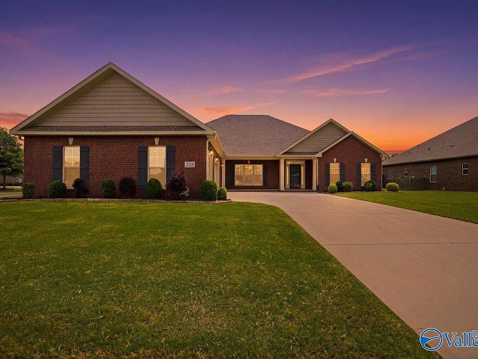 1st image of 228 Farmdale Dr
