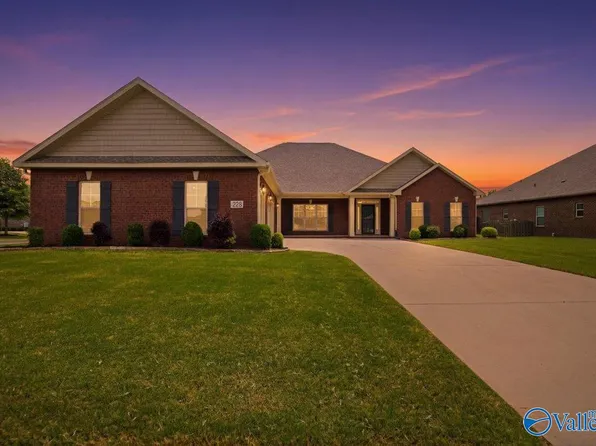 228 Farmdale Dr, Madison, AL 35756
