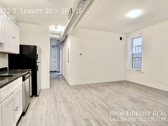 3rd image of 1922 S Leavitt St #1F
