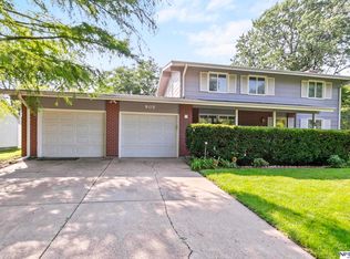 905 Sycamore Dr, Lincoln, NE 68510