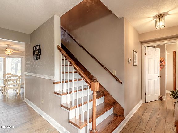 5th image of 611 Ipswich Ln