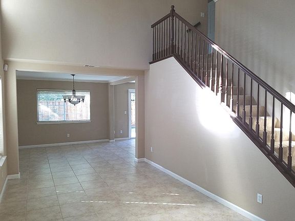 3rd image of 221 Abigail Cir