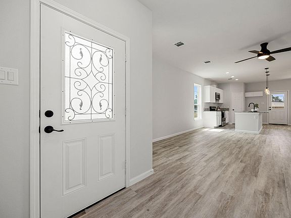 5th image of 8 Donna Ct