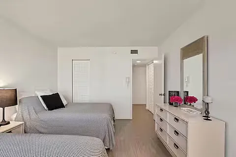 5201 Gulf Of Mexico Dr — Photo 31