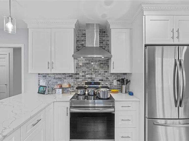 141 Congdon Dr — Photo 4