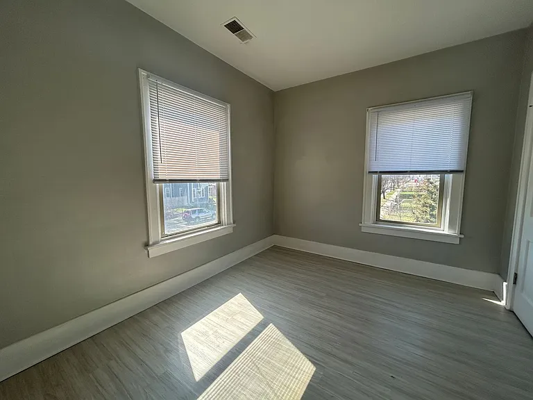 406 Oak St — Photo 10