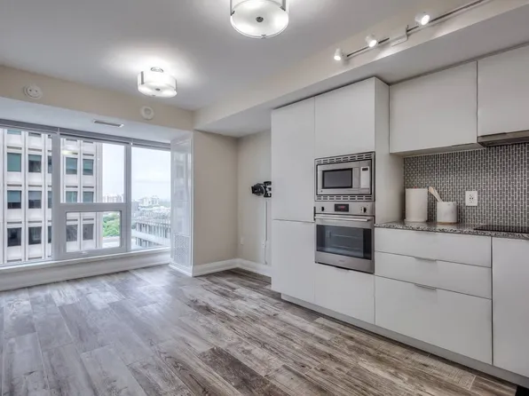 955 Bay St, Toronto, ON