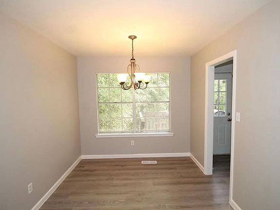 4th image of 1929 Westridge Dr