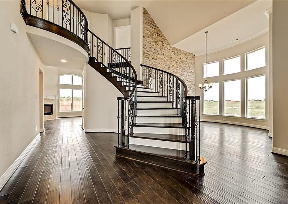 1st image of 301 Dominion Dr