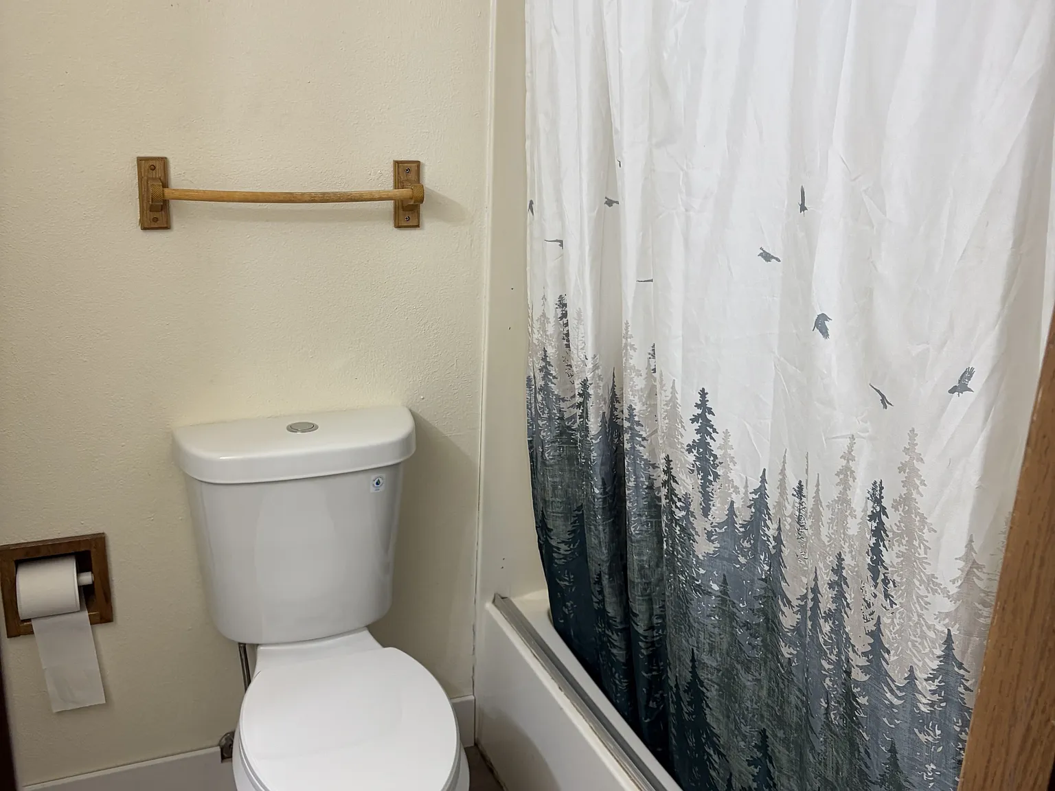 4501 Boardwalk Dr — Photo 2